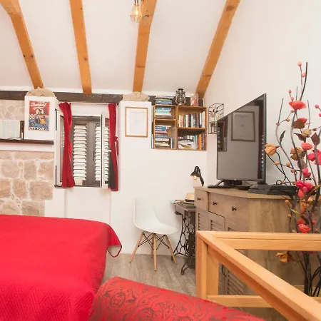 Natalia Old Town Apartment *