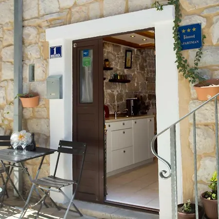 Natalia Old Town Apartment
